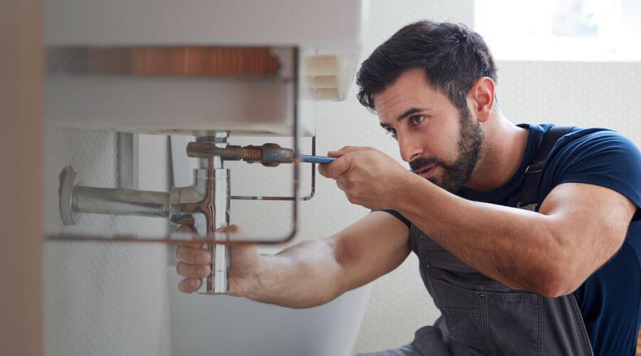 Water heater thermostat replacement in Centerville, IN